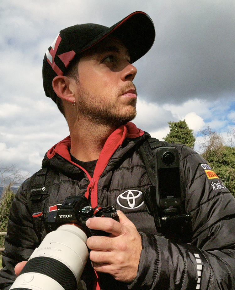 Al rally con toyota per creare contenuti. la notte prima di un live coverage